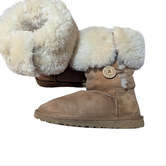 UGG Australia Bailey Button Triplet II Tall Boots 6 Chestnut Super Soft - Picture 5 of 10